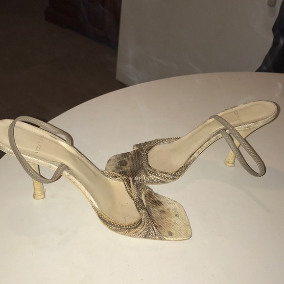 Vera Wang Sling Backs - Picture 5 of 8